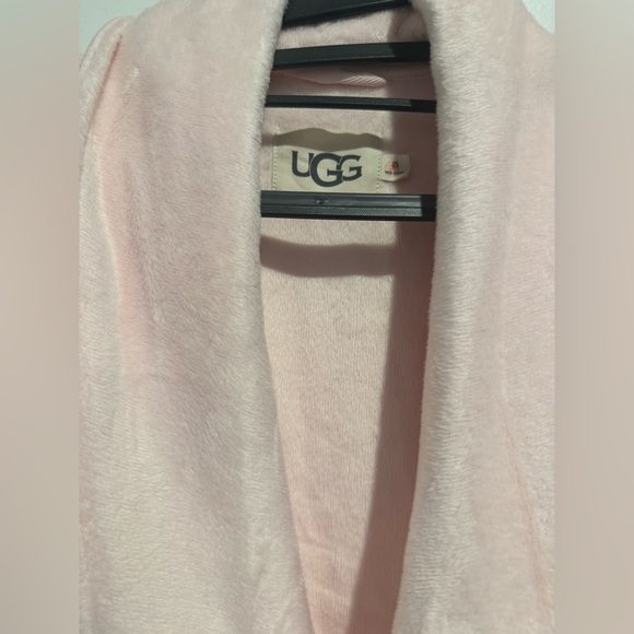UGG Soft Pink Robe - Picture 3 of 7